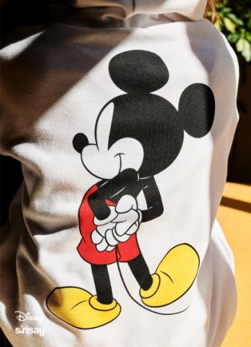 Wiktoria Gąsiewska and Mickey Mouse are the stars in the new Sinsay campaign