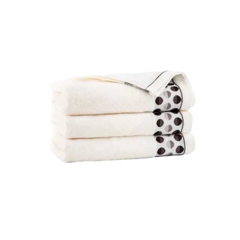 Jesienne rytuały, jesienne wieczory, domowe spa, self całe, czas dla siebie, ręczniki, kąpiel, relaks, empik,