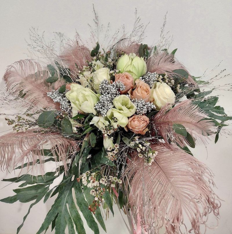 Atrium Promenada, Walentynki, klasyka, prezent, pomysł na prezent, prezent dla niej, kwiaty, bukiet kwiatów, mała łąka